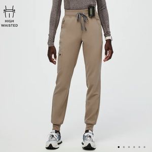 Women’s Latte Zamora™ High Waisted 2.0 - Petite L Jogger Scrub Pants